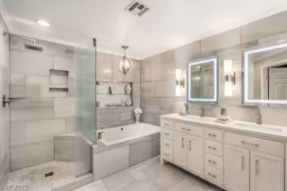 Photo #2: 2371628 Listing