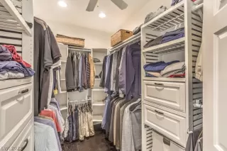 Photo #6: 2371628 Listing