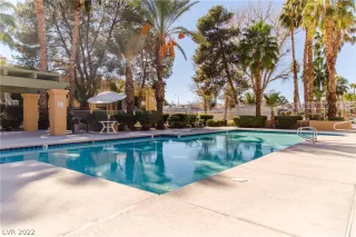 Photo #6: 2371629 Listing 