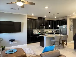 Photo #2: 2371641 Listing