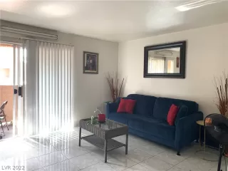 Photo #4: 2371644 Listing 