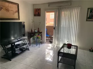 Photo #5: 2371644 Listing 