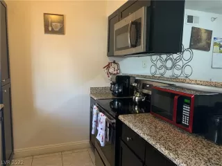 Photo #6: 2371644 Listing 