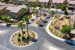 Photo #2: 2371676 Listing 