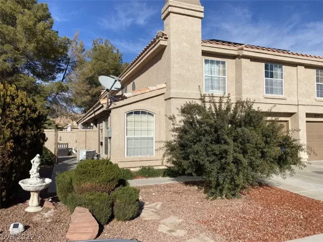 MLS: 2371692 Condo For Sale