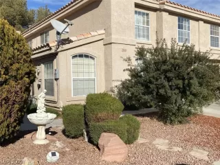 Photo #2: 2371692 Listing