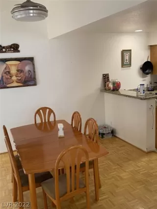 Photo #5: 2371692 Listing