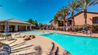 Photo #5: 2371695 Listing 