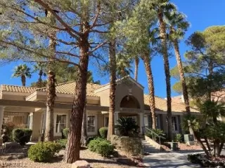 Photo #1: 2371712 Listing 