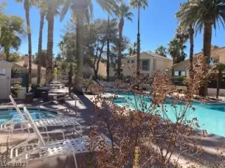 Photo #3: 2371712 Listing 