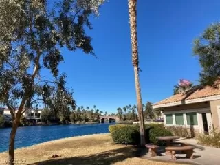 Photo #6: 2371712 Listing 