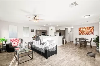 Photo #4: 2371820 Listing 