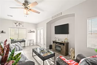 Photo #5: 2371820 Listing 