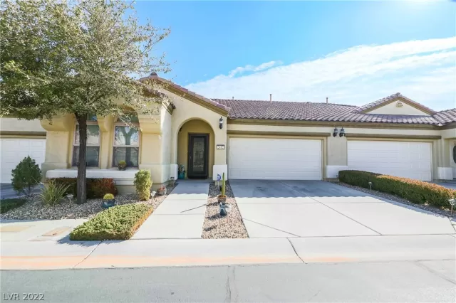 MLS: 2371829 Condo For Sale