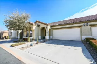 Photo #1: 2371829 Listing