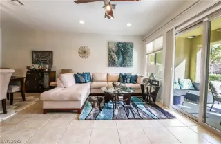 Photo #4: 2371829 Listing