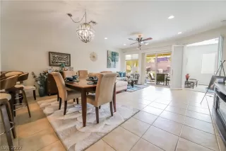 Photo #5: 2371829 Listing