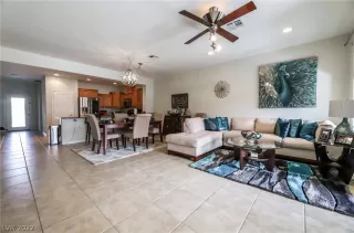 Photo #6: 2371829 Listing