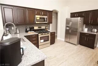 Photo #4: 2371843 Listing