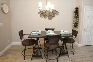 Photo #5: 2371843 Listing