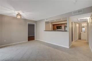 Photo #3: 2371876 Listing