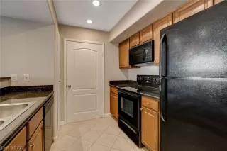 Photo #6: 2371876 Listing