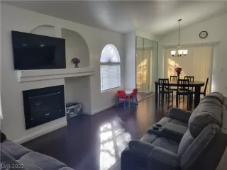 Photo #2: 2371881 Listing