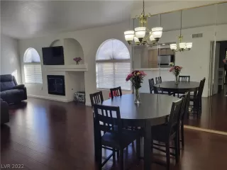 Photo #6: 2371881 Listing