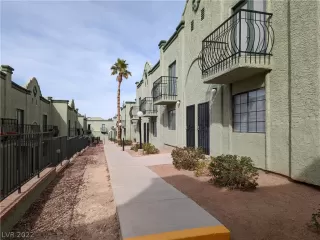 Photo #2: 2371892 Listing 