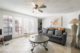 Photo #5: 2371901 Listing 