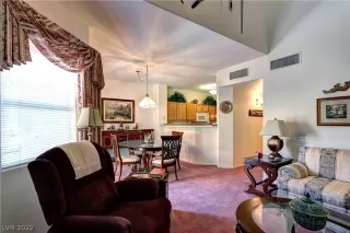 Photo #5: 2371932 Listing 