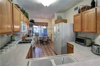 Photo #6: 2371932 Listing 