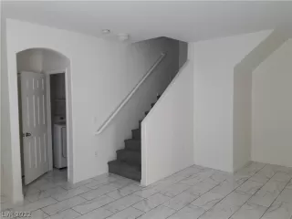 Photo #4: 2371999 Listing 