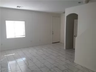 Photo #5: 2371999 Listing 