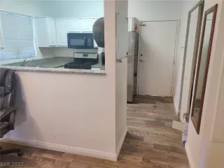 Photo #3: 2372045 Listing 