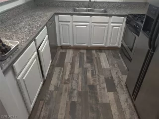 Photo #5: 2372045 Listing 