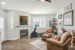 Photo #4: 2372051 Listing