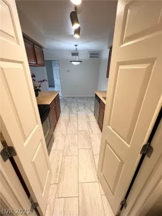 Photo #4: 2372055 Listing