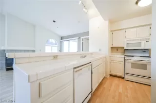 Photo #3: 2372120 Listing 