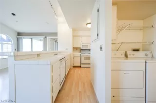 Photo #4: 2372120 Listing 