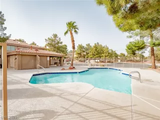 Photo #5: 2372151 Listing