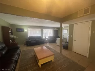 Photo #5: 2372153 Listing