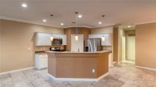 Photo #5: 2372174 Listing