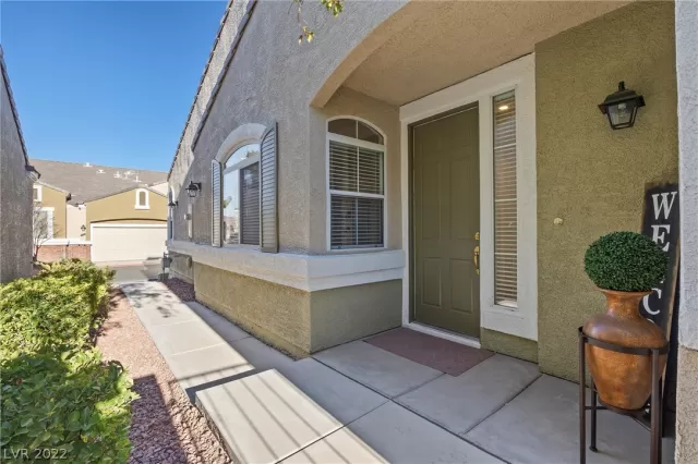 MLS: 2372188 Condo For Sale