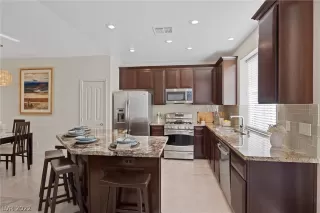 Photo #4: 2372188 Listing 