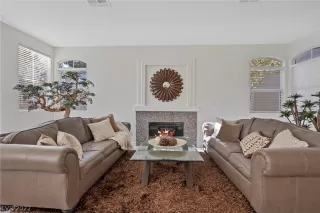 Photo #5: 2372188 Listing 