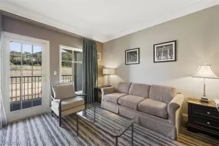 Photo #5: 2372191 Listing