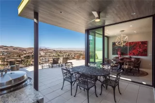 Photo #1: 2372207 Listing