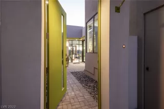 Photo #5: 2372207 Listing