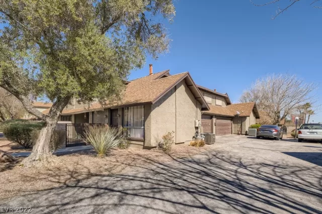 MLS: 2372214 Condo For Sale